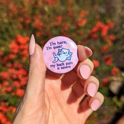 Funny Pride Button Badge | I'm Here, I'm Queer | Round Button Pin | Cute & Humorous LGBTQ+ Pride Cat Meme | Gift for Her or Him